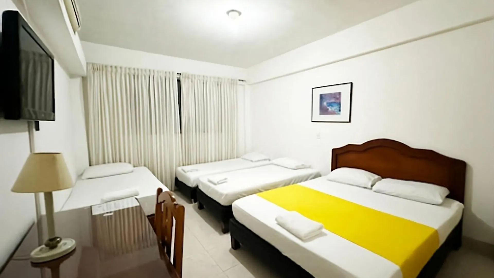 Hotel Laureles 70 Medellin contacts